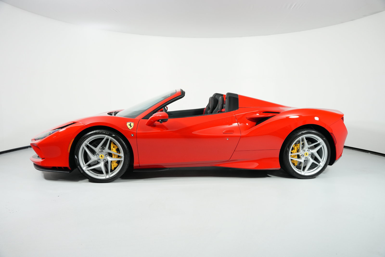 Certified 2022 Ferrari F8 Spider RWD image 22