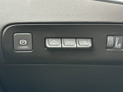 Used 2024 Buick Enclave Premium image 43