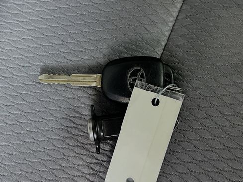 Used 2016 Toyota Corolla LE image 35