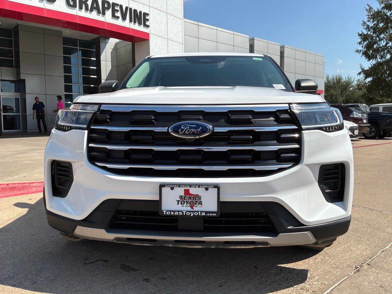 Used 2026 Ford Explorer Active RWD image 3