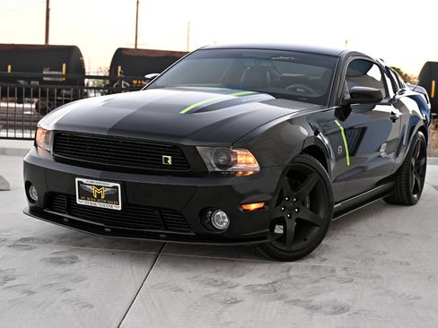 Used 2012 Ford Mustang GT Premium w/ HID Headlamps & Security Pkg image 10