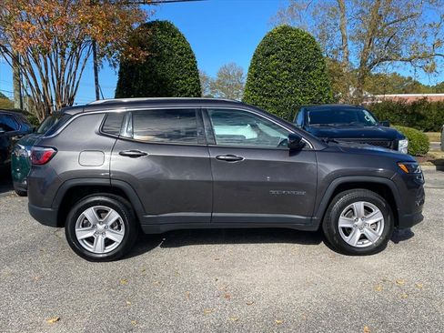Used 2022 Jeep Compass Latitude w/ Sun and Sound Group image 2