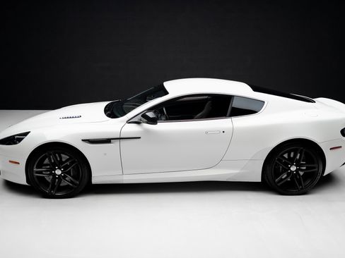 Used 2016 Aston Martin DB9 GT image 16