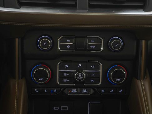 Used 2021 Chevrolet Tahoe High Country w/ Premium Package AWD/4WD image 19