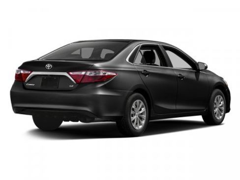 Used 2017 Toyota Camry XLE image 2