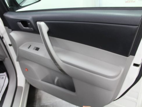 Used 2012 Toyota Highlander SE w/ Tow Pkg AWD/4WD image 29