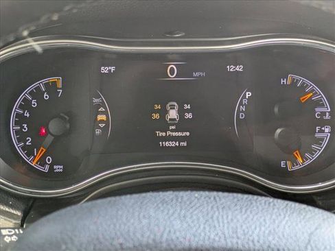 Used 2018 Jeep Grand Cherokee Altitude image 12