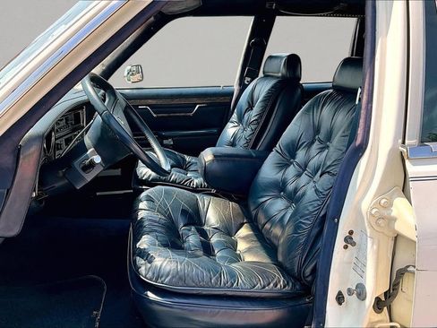 Used 1987 Chrysler Fifth Avenue RWD image 16