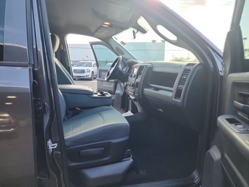 Used 2017 RAM 1500 Express w/ Express Value Package RWD image 28