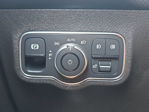 Certified 2021 Mercedes-Benz GLB 250 4MATIC image 28