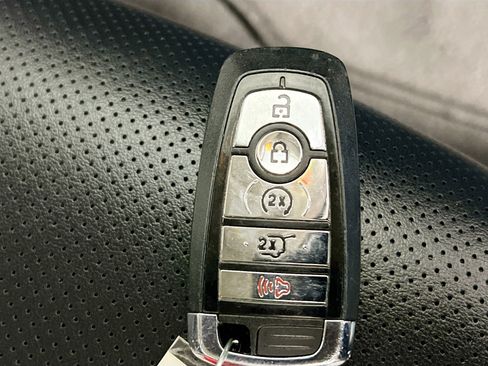 Used 2024 Ford Expedition XLT AWD/4WD image 36