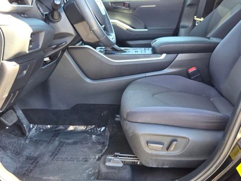 Used 2022 Toyota Highlander LE image 15