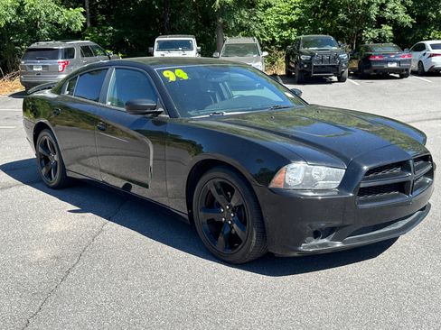 Used 2014 Dodge Charger SXT w/ Blacktop Package RWD image 3