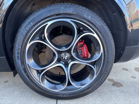 Used 2024 Alfa Romeo Stelvio Veloce image 22