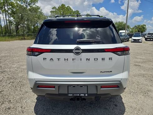 Used 2026 Nissan Pathfinder Platinum FWD image 5