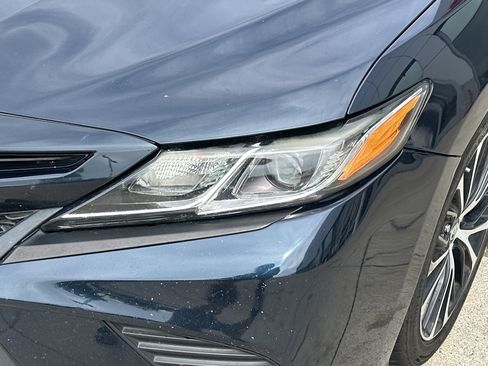 Used 2018 Toyota Camry SE w/ Convenience Package FWD image 10