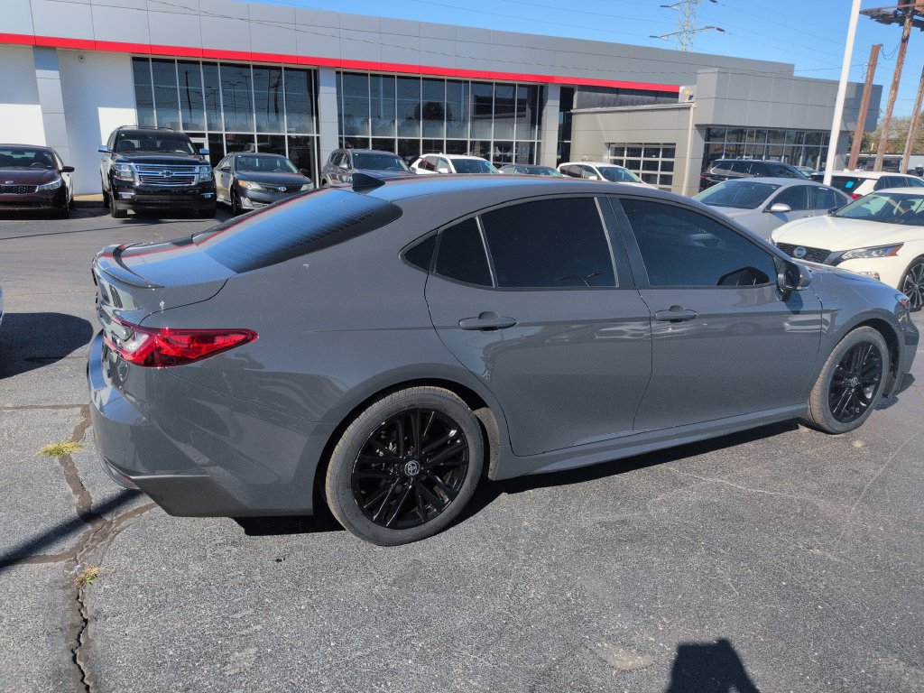 Used 2025 Toyota Camry SE FWD image 5