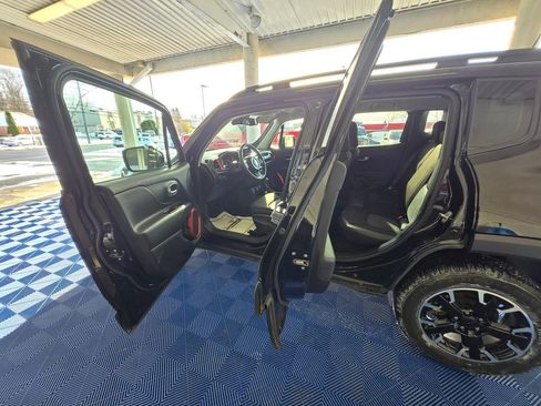 Used 2023 Jeep Renegade Trailhawk image 25