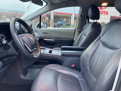 Used 2021 Toyota Sienna LE image 10