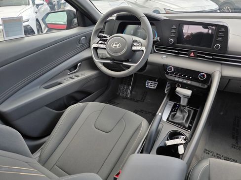 New 2025 Hyundai Elantra Sport FWD image 17