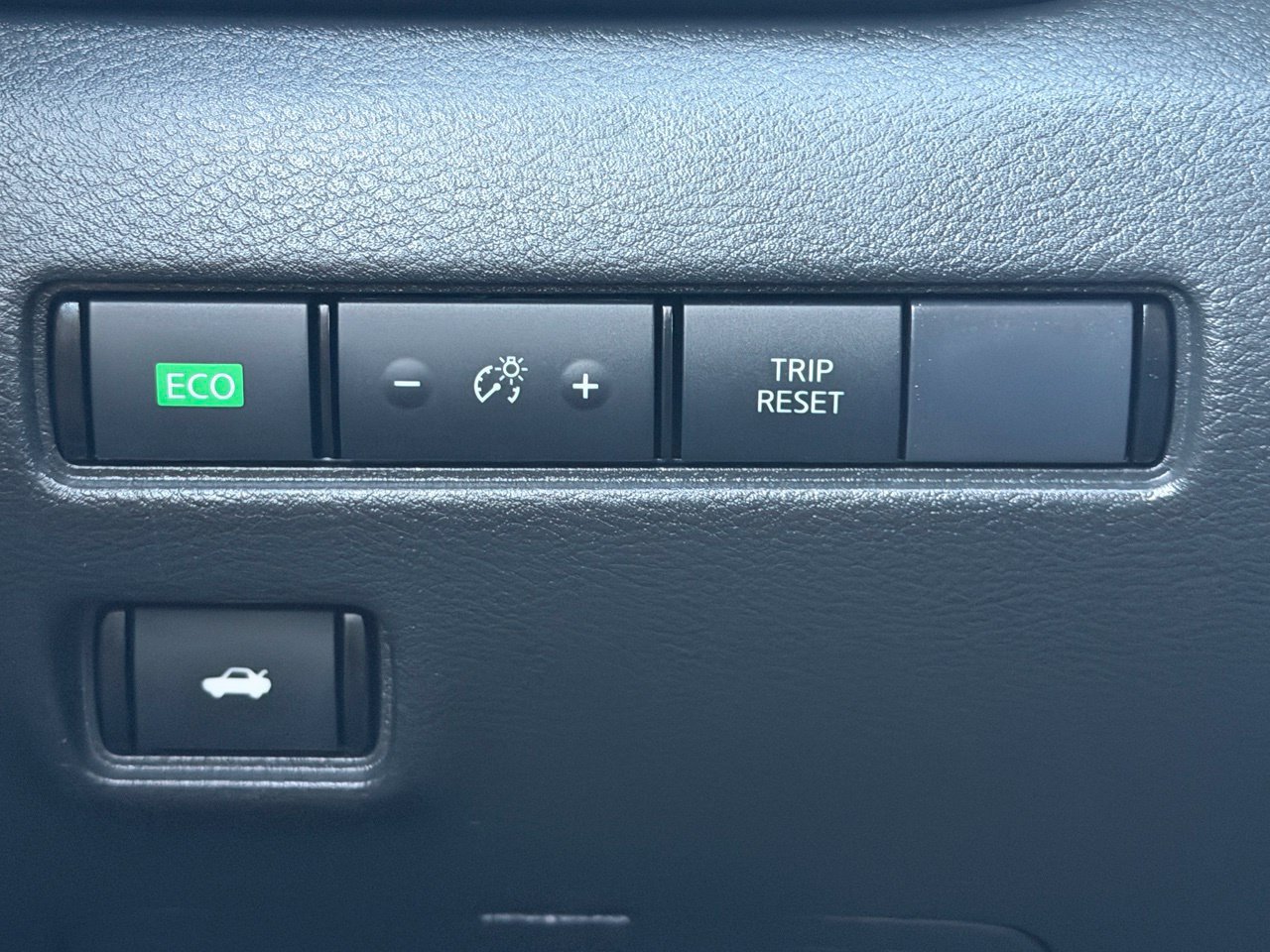 Certified 2025 Nissan Sentra SV w/ SV Premium Package FWD image 19