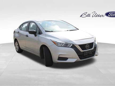 Used 2021 Nissan Versa S image 3