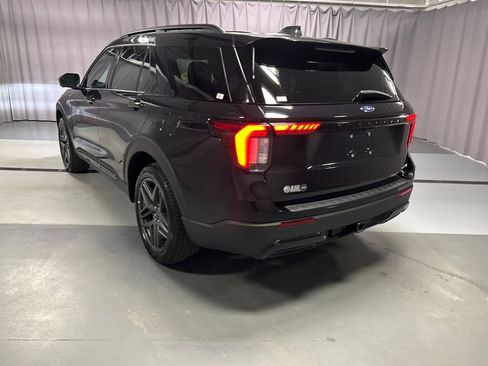 Used 2025 Ford Explorer ST-Line w/ ST-Line Street Pack image 5