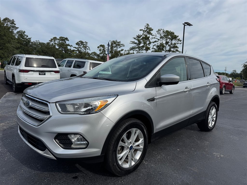 Used 2019 Ford Escape SE FWD image 4