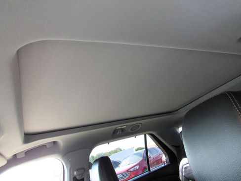 Used 2022 Ford Explorer Limited w/ Equipment Group 301A image 29