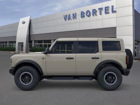 New 2025 Ford Bronco Badlands w/ Sasquatch Package image 3