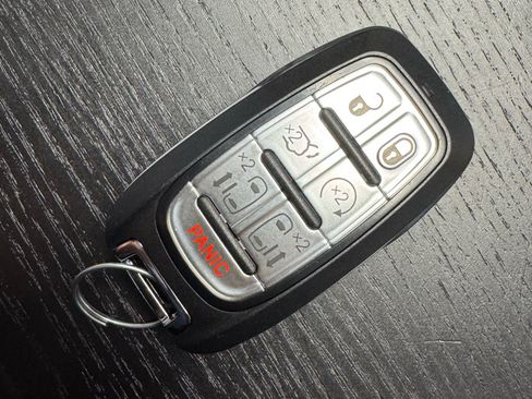 Used 2018 Chrysler Pacifica LX image 46