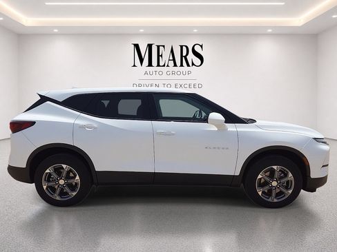 Used 2025 Chevrolet Blazer LT FWD image 6