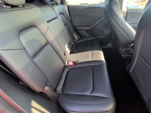 Used 2022 Tesla Model Y Long Range image 20