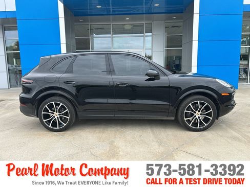 Used 2023 Porsche Cayenne Platinum Edition AWD/4WD image 3