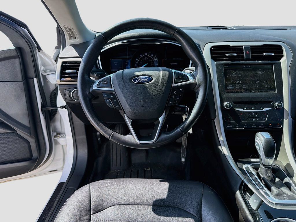 Used 2015 Ford Fusion SE w/ Equipment Group 202A FWD image 23