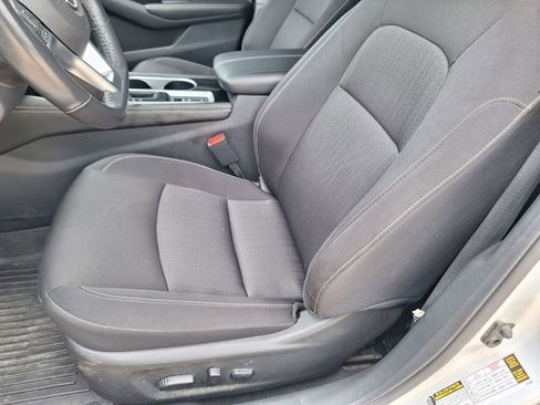 Used 2023 Nissan Altima 2.5 SV w/ SV Premium Package FWD image 10