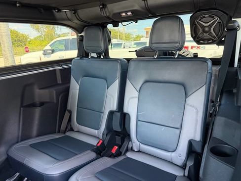 Used 2023 Ford Bronco Outer Banks w/ Sasquatch Package AWD/4WD image 13