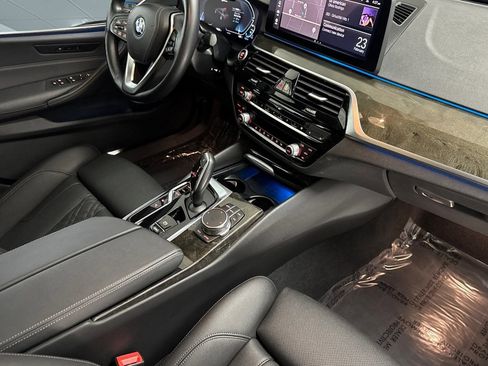 Certified 2023 BMW 530e image 32