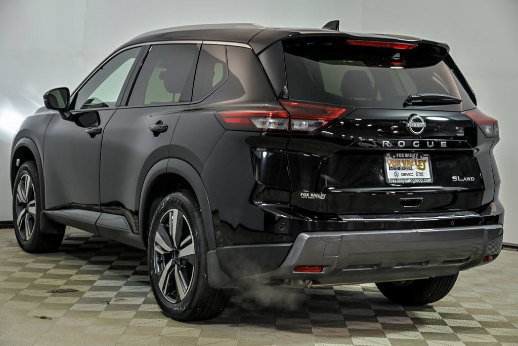 Used 2025 Nissan Rogue SL AWD/4WD image 6