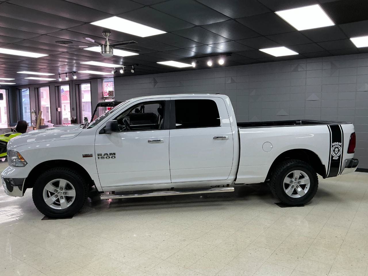 Used 2017 RAM 1500 Classic SLT AWD/4WD image 7
