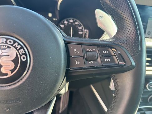 Used 2023 Alfa Romeo Stelvio Veloce AWD/4WD image 37