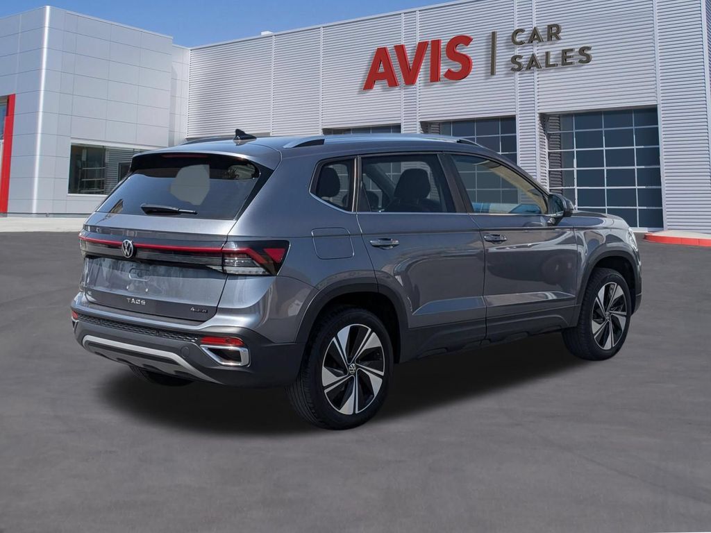 Used 2025 Volkswagen Taos SE AWD/4WD image 6