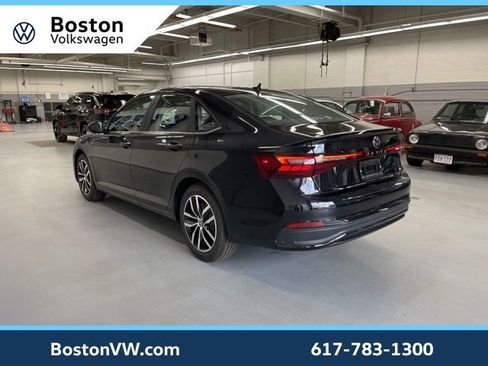 New 2026 Volkswagen Jetta SE FWD image 2