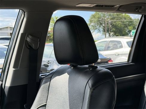 Used 2019 Toyota Highlander Limited image 11