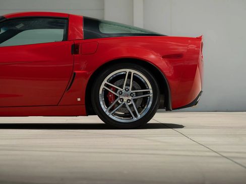 Used 2009 Chevrolet Corvette Z06 w/ Preferred Equipment Group RWD image 16