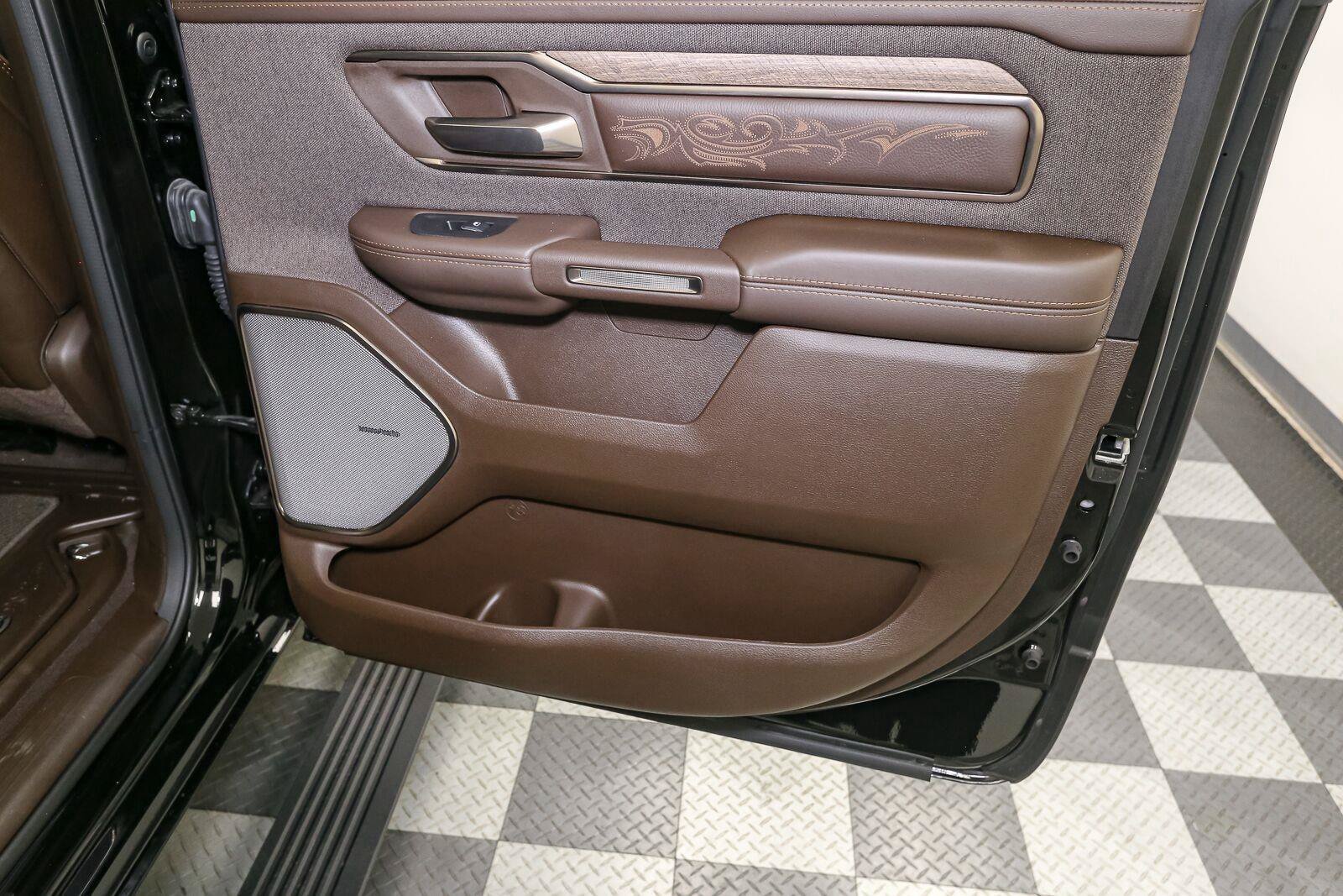 Used 2025 RAM 1500 Limited AWD/4WD image 27