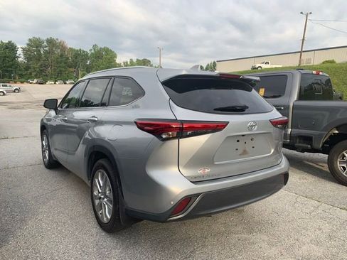 Used 2021 Toyota Highlander Limited AWD/4WD image 5