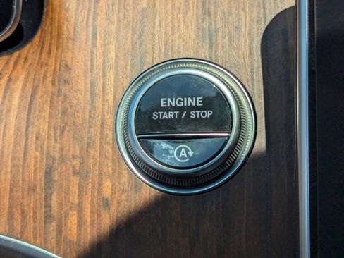 Used 2025 Mercedes-Benz C 300 Sedan image 30