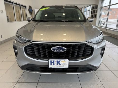 Used 2024 Ford Escape Platinum image 2