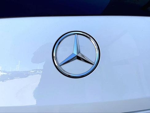 Used 2024 Mercedes-Benz GLC 300 4MATIC image 10